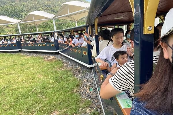 秋高气爽，大家跟随艾思捷一起团建去呀.jpg