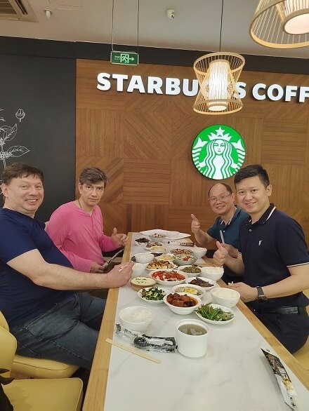 与客户进行简单的午餐。.jpg